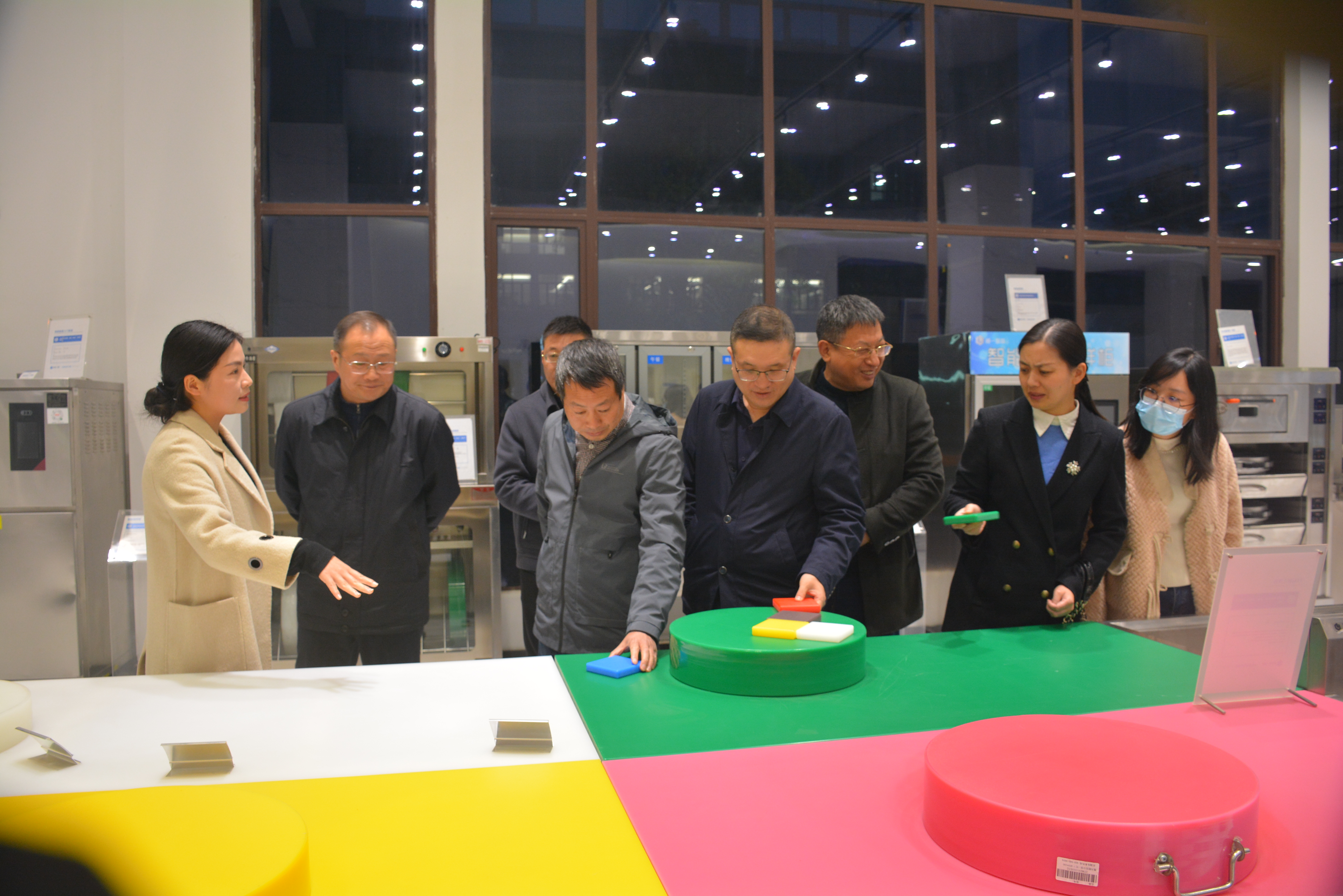 热烈欢迎随州人社局领导以及随州技师学院院方领导一行莅临熊猫体育集团参观考察