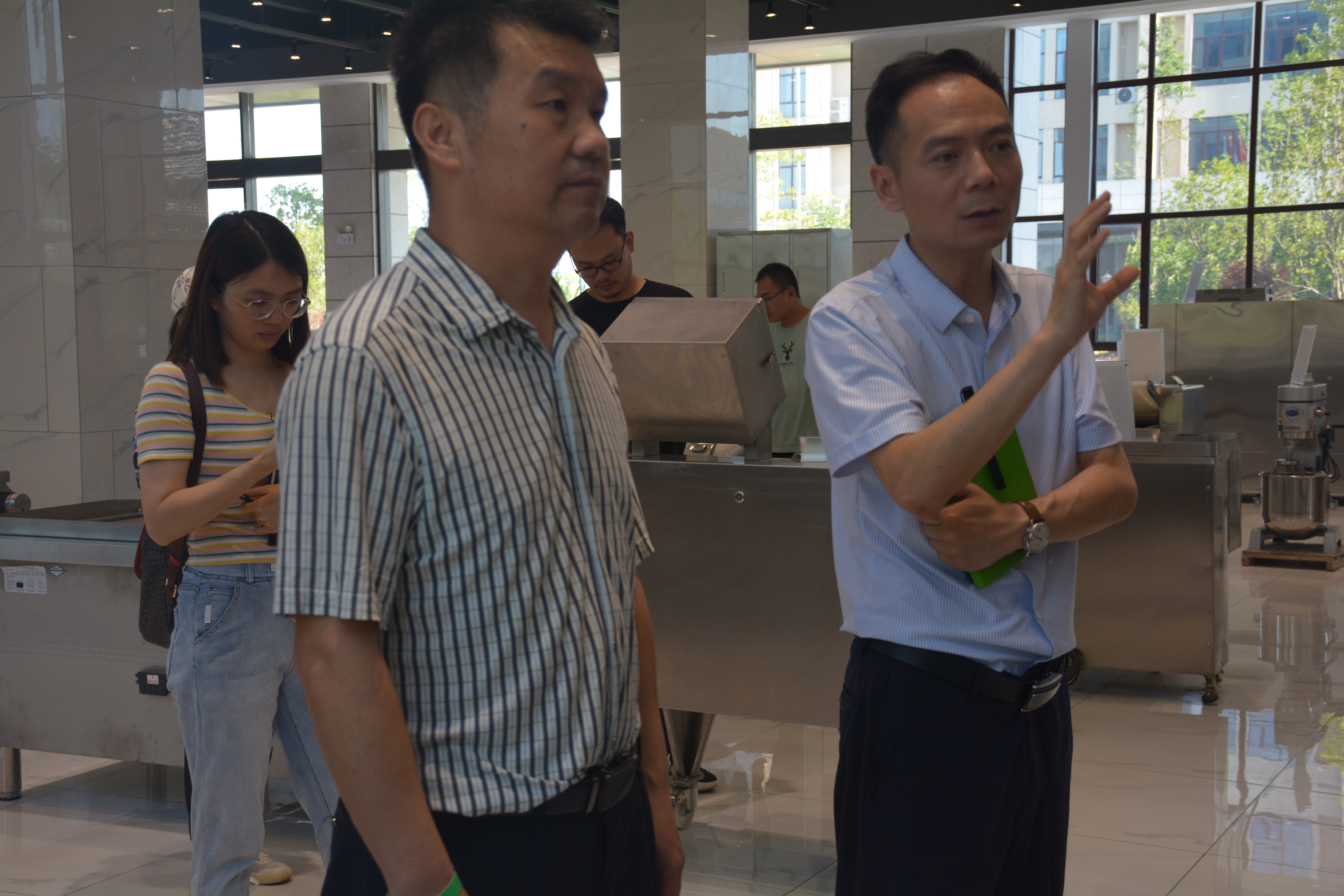 深入企业走访 解决企业面临困境