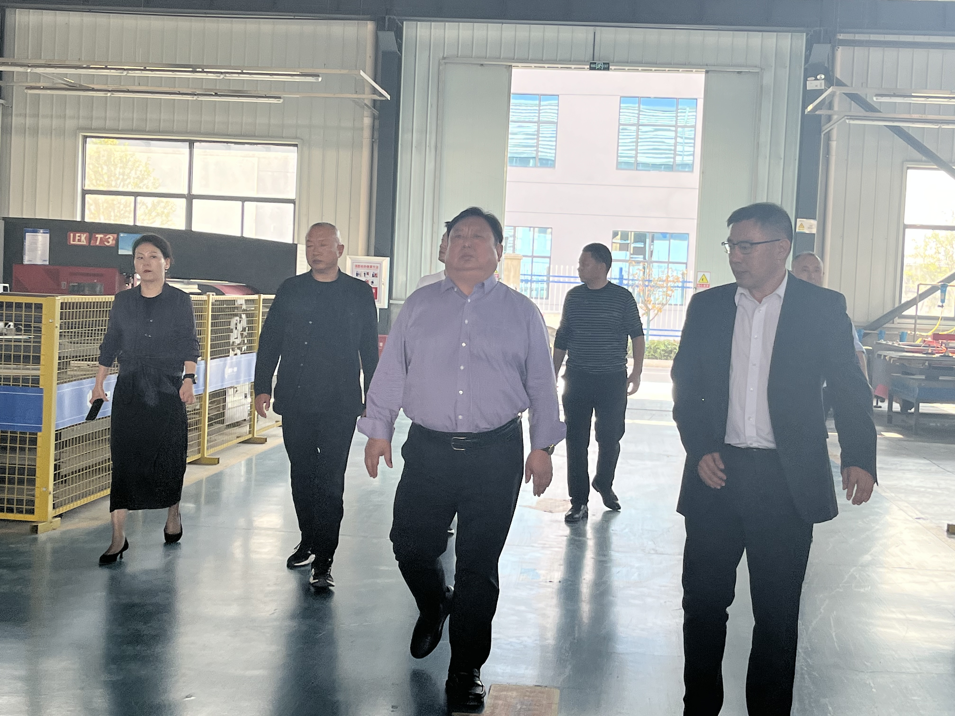 热烈欢迎当阳建投李总、当阳国酒胡总一行莅临熊猫体育集团考察指导