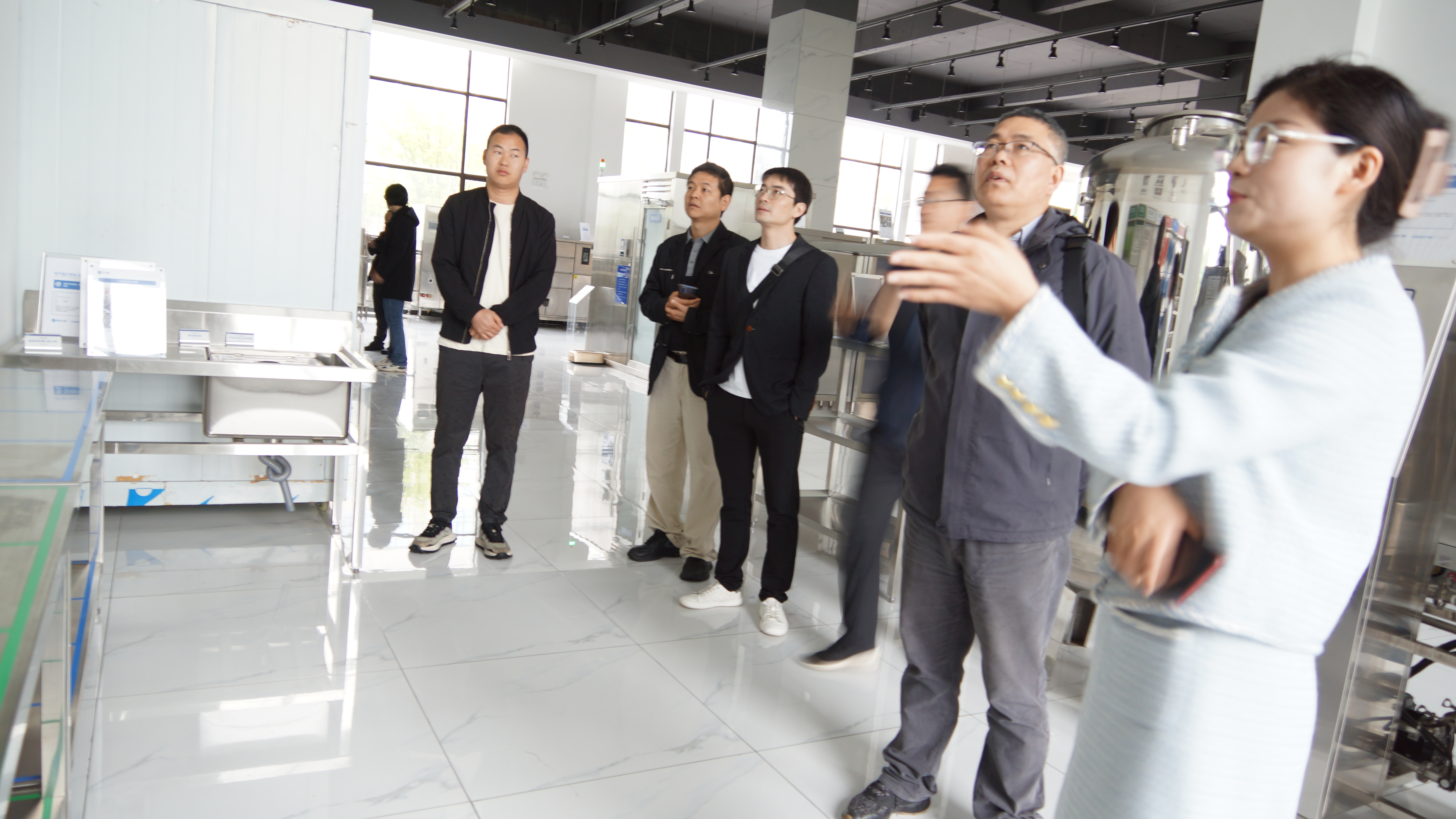 熊猫体育集团欢迎信息技术学院开展访企拓岗活动